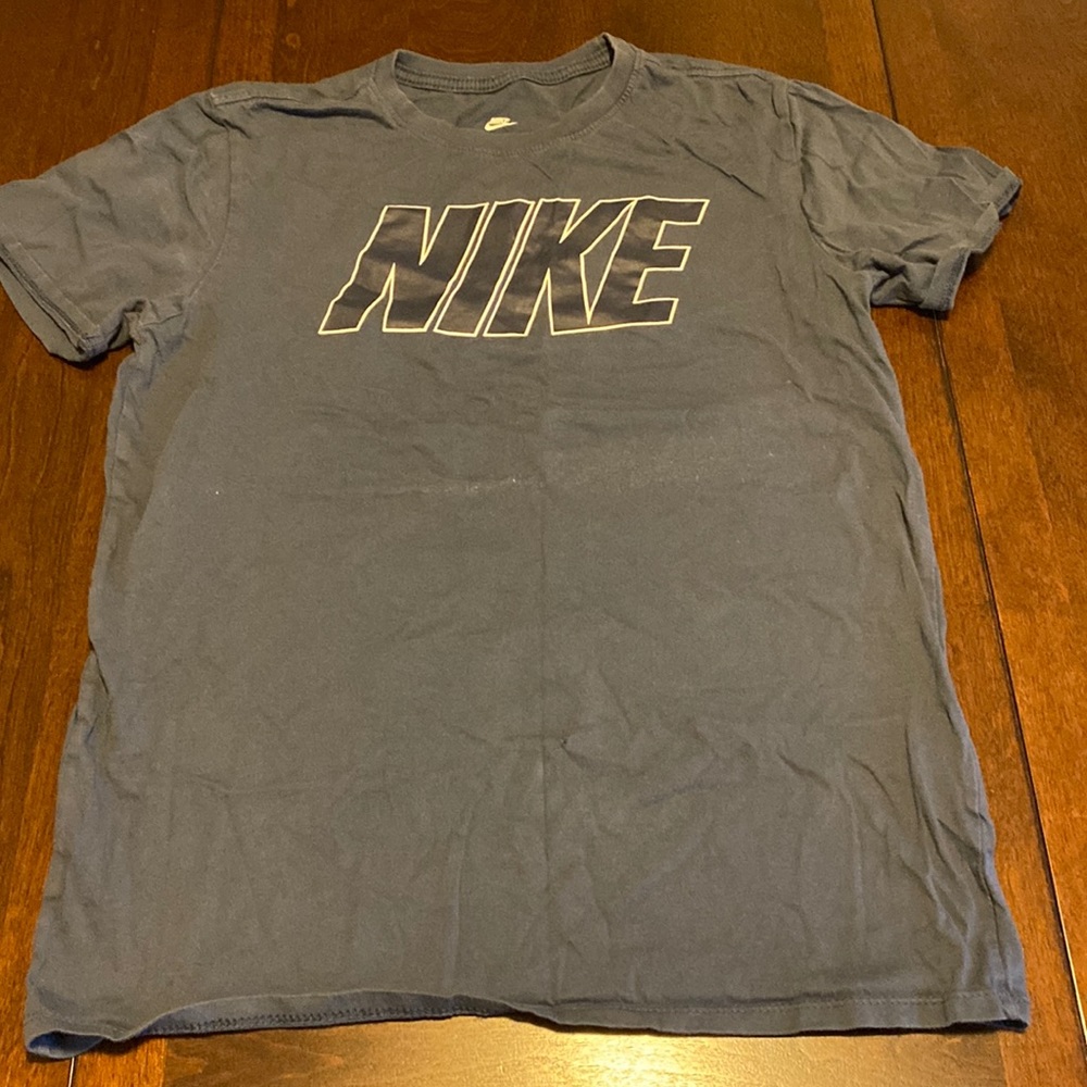 Nike Athletic Cut Mens T-shirt medium but fits a mens small. 10/10 Condition